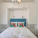 New 3 Bedroom Flat With River On Sight @Alameda