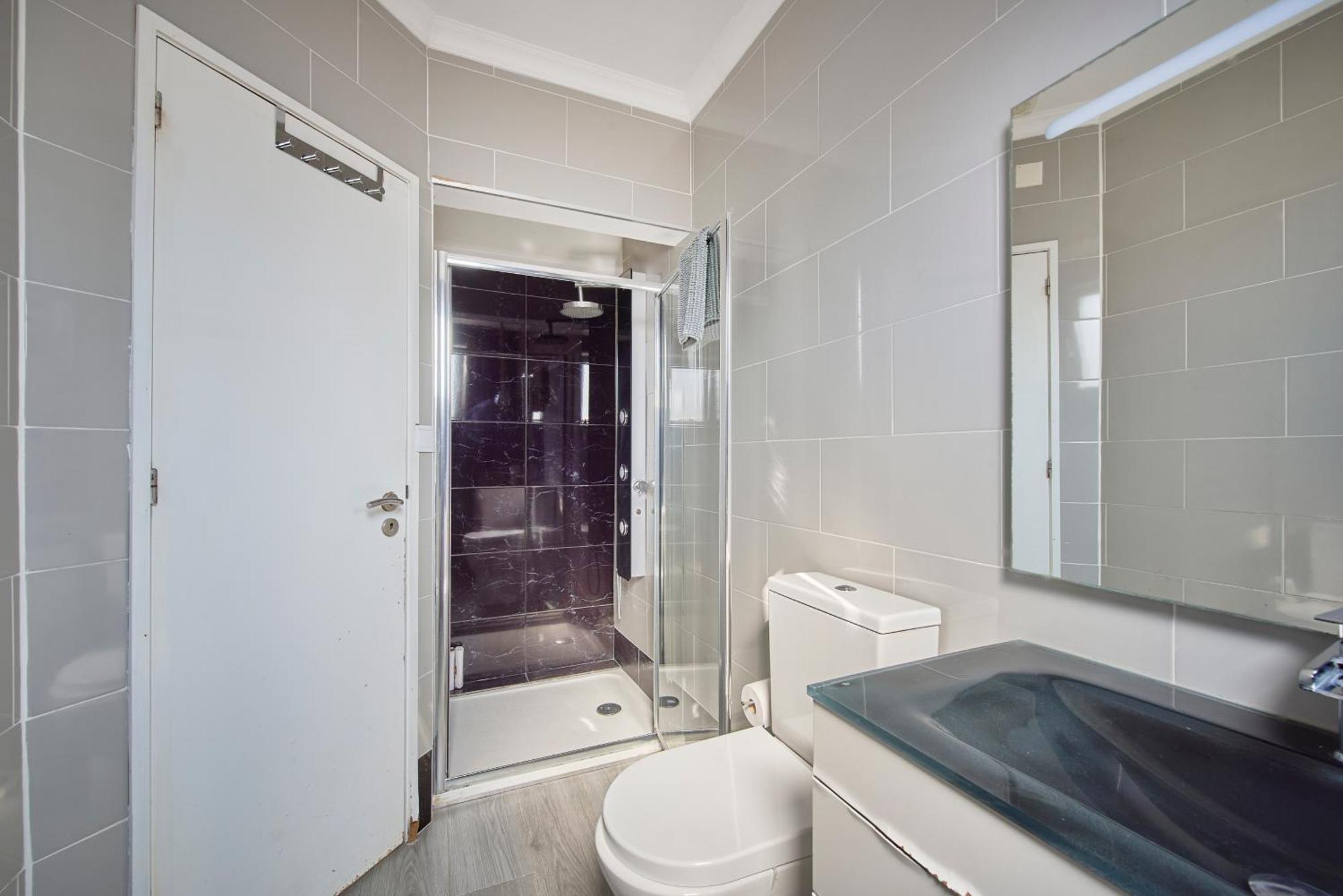 New 3 Bedroom Flat With River On Sight @alameda Lisbon