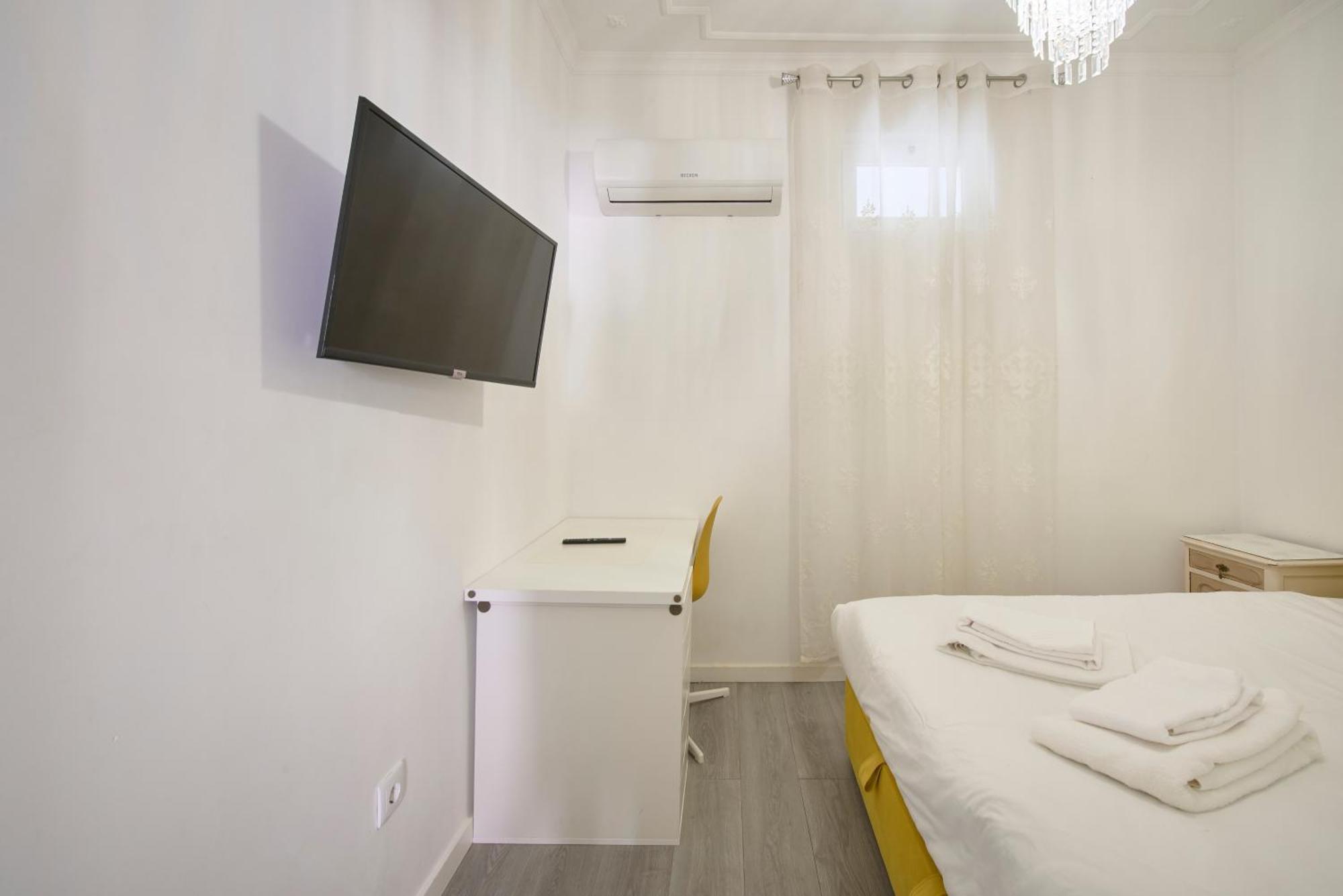 New 3 Bedroom Flat With River On Sight @alameda * Lisbon