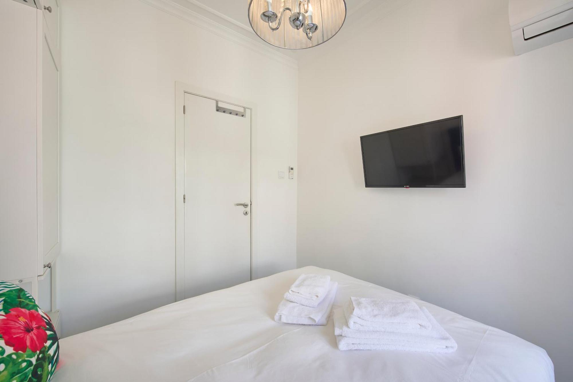 New 3 Bedroom Flat With River On Sight @alameda * Lisbon